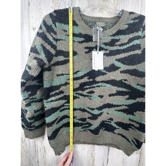NEW Barefoot Dreams CozyChic Seaside Crew Neck Pullover Camo Sweater Womens L - Picture 9 of 12